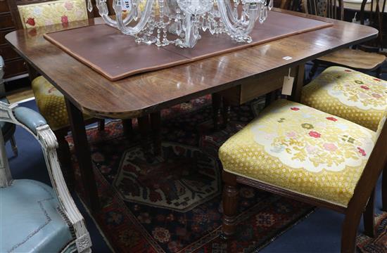 An early 19th century mahogany drop-leaf dining table, W.148cm (with leaves up)